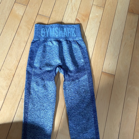 I am selling these gym shark leggings never worn still with tag - Picture 3 of 4
